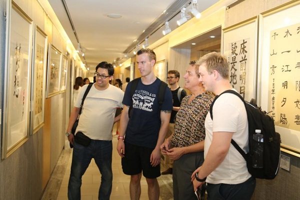 “东方杯”在粤外国人汉字书法大赛颁奖典礼在深圳成功举办